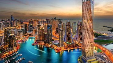 A Day in the Life of Dubai: From Desert Safari to Luxury Shopping