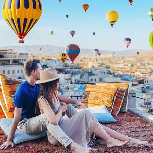 Great-photo-of-a-couple-in-Cappadocia-Hot-Air-Balloon-Ride