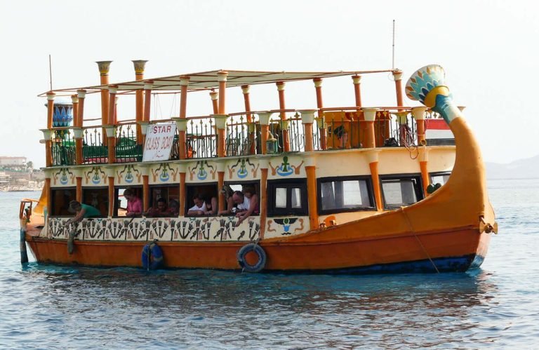 Great picture of a glass boat in Sharm El Sheikh