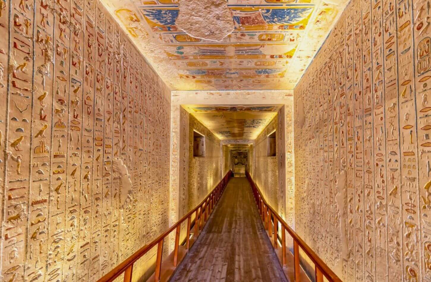 ancient egyptian hieroglyphics tomb corridor