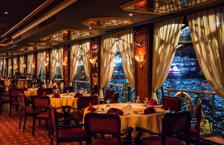 great photo of a nile cruise during dinner