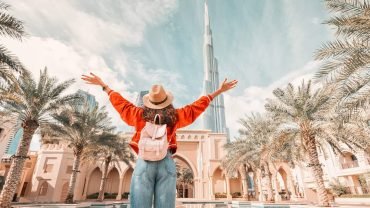 A wonderful photo of a tourist in front of Burj Khalifa