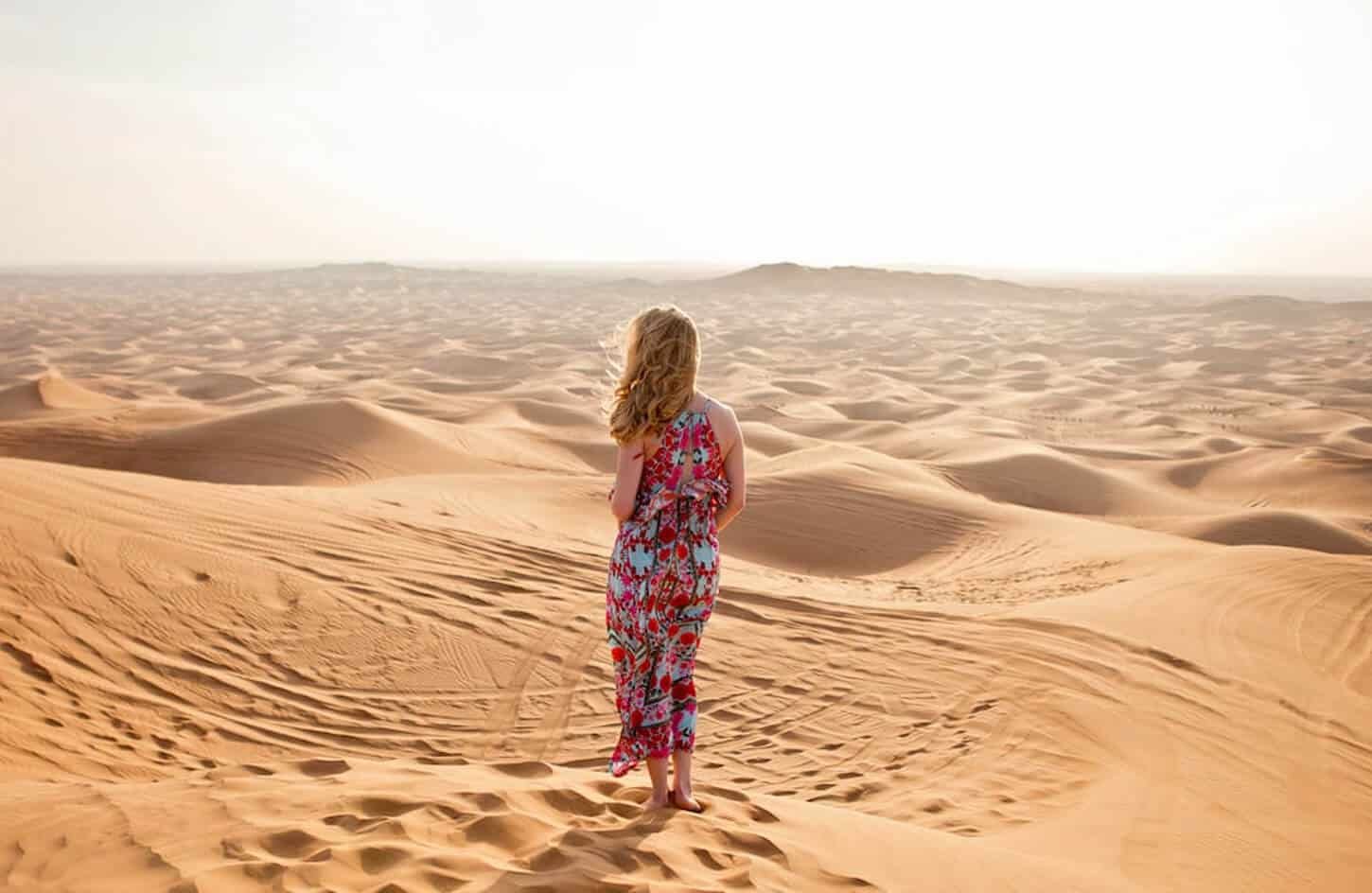 A wonderful photo of a tourist on a safari in Dubai
