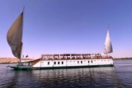 Dahabeya Queen Farida