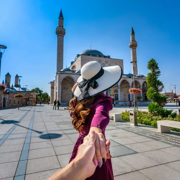 A-very-beautiful-picture-of-a-woman-with-her-husband-in-Türkiye